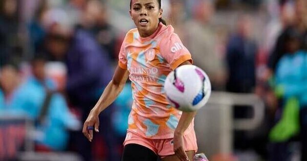 Ally Watt becomes first Denver Summit FC player after trade