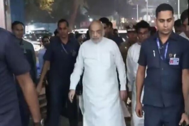 Amit Shah visits Lok Nayak Hospital, holds meeting with Delhi Police Commissioner
