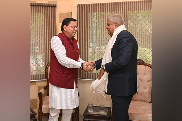 Uttarakhand CM meets Vice President in Nainital