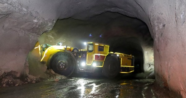 Codelco trials Epiroc electric LHD truck