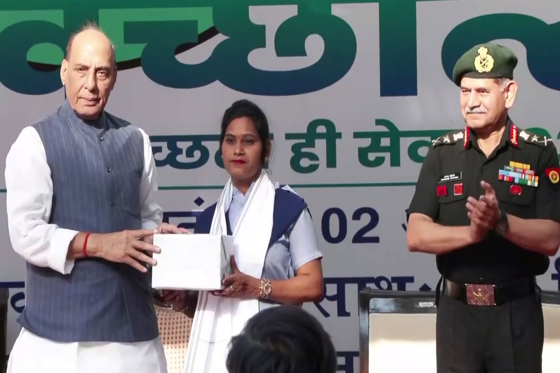 Defence Minister Rajnath Singh felicitates sanitation workers as part of 'Swacchata hi Sewa' campaign; plants sapling at Army Headquarters