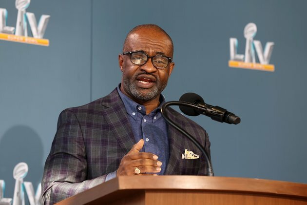 Report: NFLPA chief tells agents to collude on free-agent offers