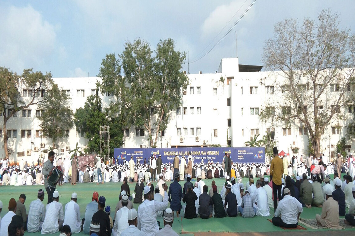Andhra: Thousands gather for Eid prayers in Vijayawada