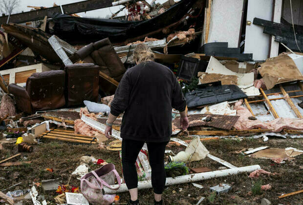 At least 33 dead as tornadoes ravage central US