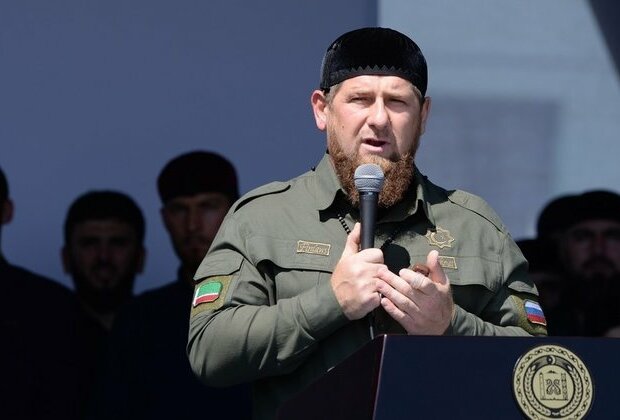 Chechen leader inspect jihad-wagens