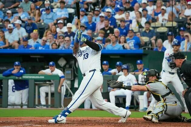 Royals smack 4 HRs to back strong pitching in win over Pirates