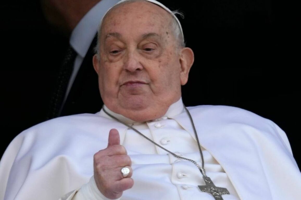 Pope Francis waves to jubilant crowds in first public appearance in five weeks