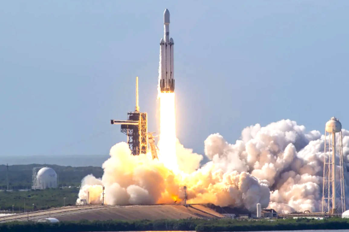 Blue Origin, SpaceX to vie again as NASA reopens moon lander bid