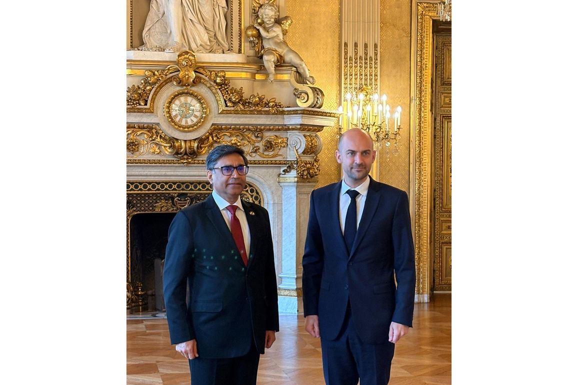 Foreign Secretary Misri calls on French FM Barrot; Discusses bilateral cooperation, situation in West Asia