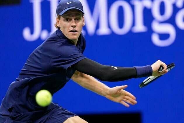 Jannik Sinner through to ATP Finals semis; Felix Auger-Aliassime picks up win