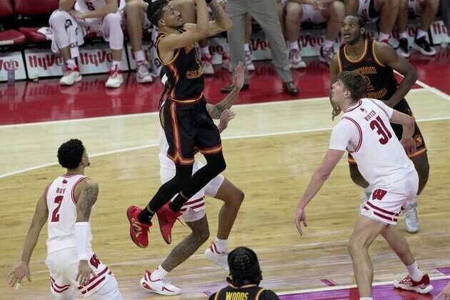 Southern California storms back to stun Wisconsin