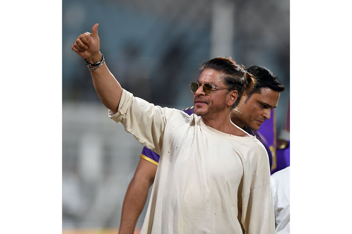Shah Rukh Khan reaches Kolkata ahead of Lionel Messi event, joined by son AbRam