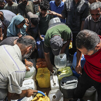 MIDEAST-GAZA CITY-FETCHING WATER