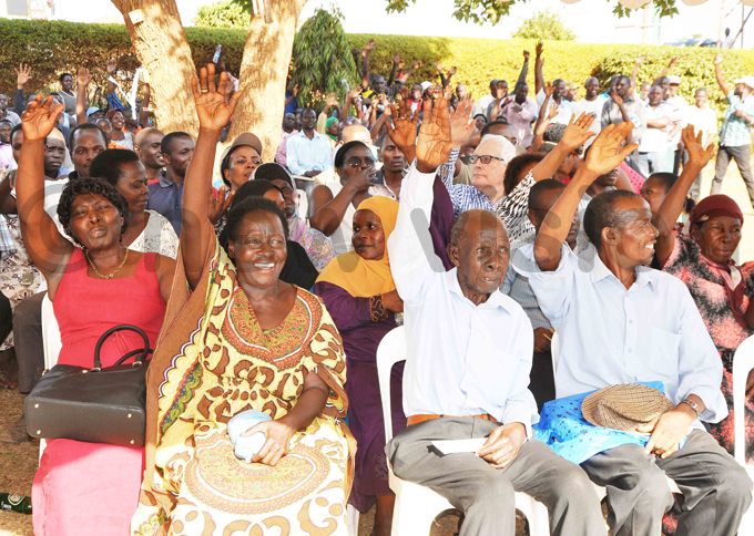 esidents show their hands in support of the ankulukuku road project hoto by ob antakiika