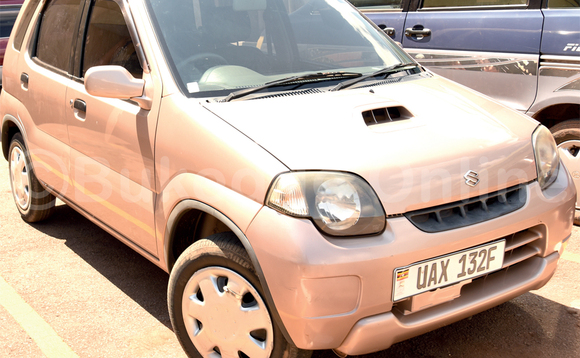 Suzuki Alto nga bw’efaanana. Suzuki Alto nga bw’efaanana.