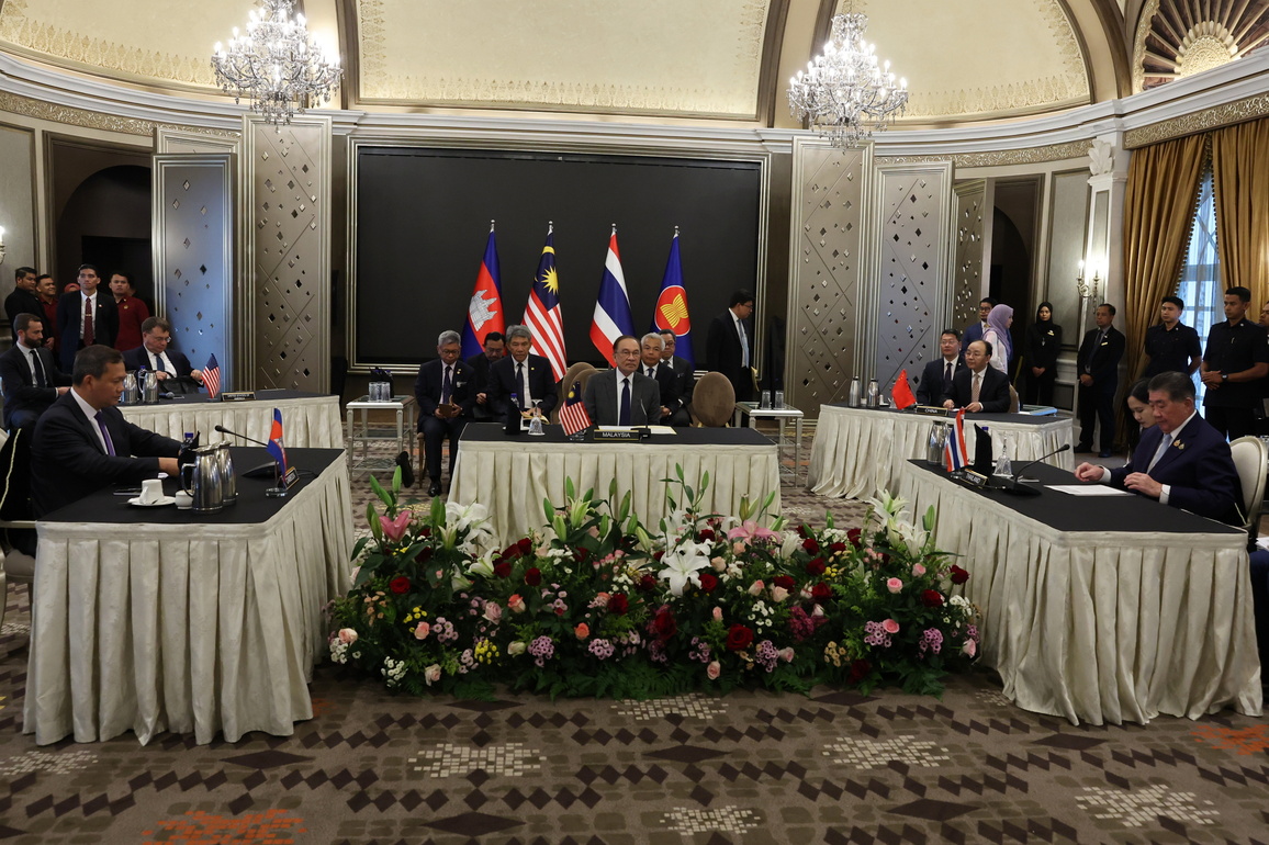 PhotoFlash | Delegations of Thailand, Cambodia meet in Malaysia