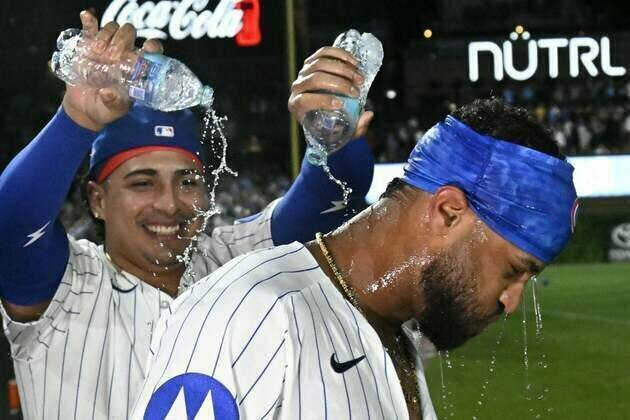 Willi Castro, Cubs look to take long series against Brewers