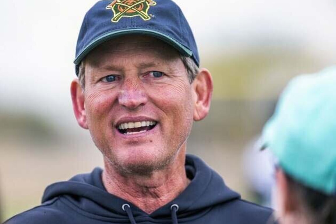 Rick Neuheisel named head coach of Dallas Renegades