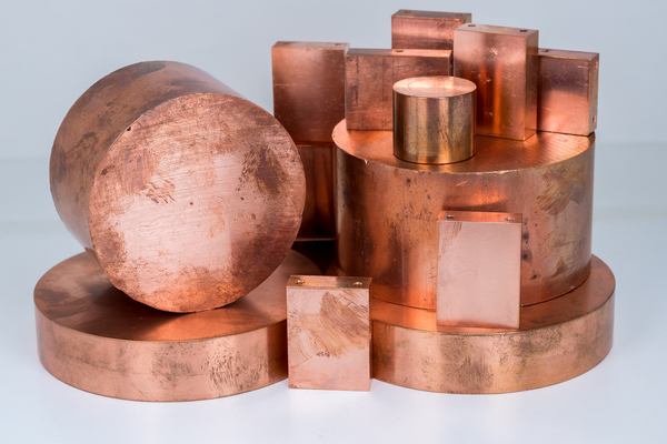 Copper closing in on US$10,000