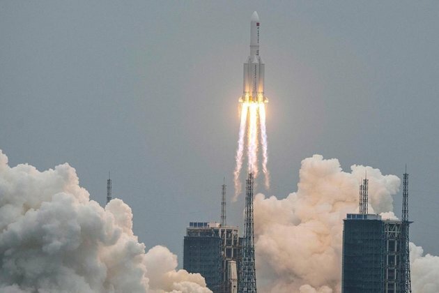 Chinese rocket debrisset foruncontrolledplummet back toEarth
