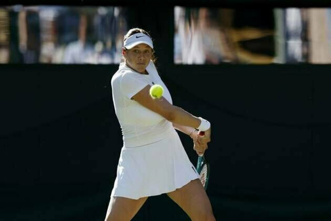 Amanda Anisimova, Iga Swiatek reach first Wimbledon finals