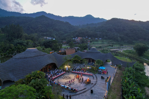 (Int'l Exchange) CHINA-HAINAN-DIPLOMATIC ENVOYS-VISIT (CN)