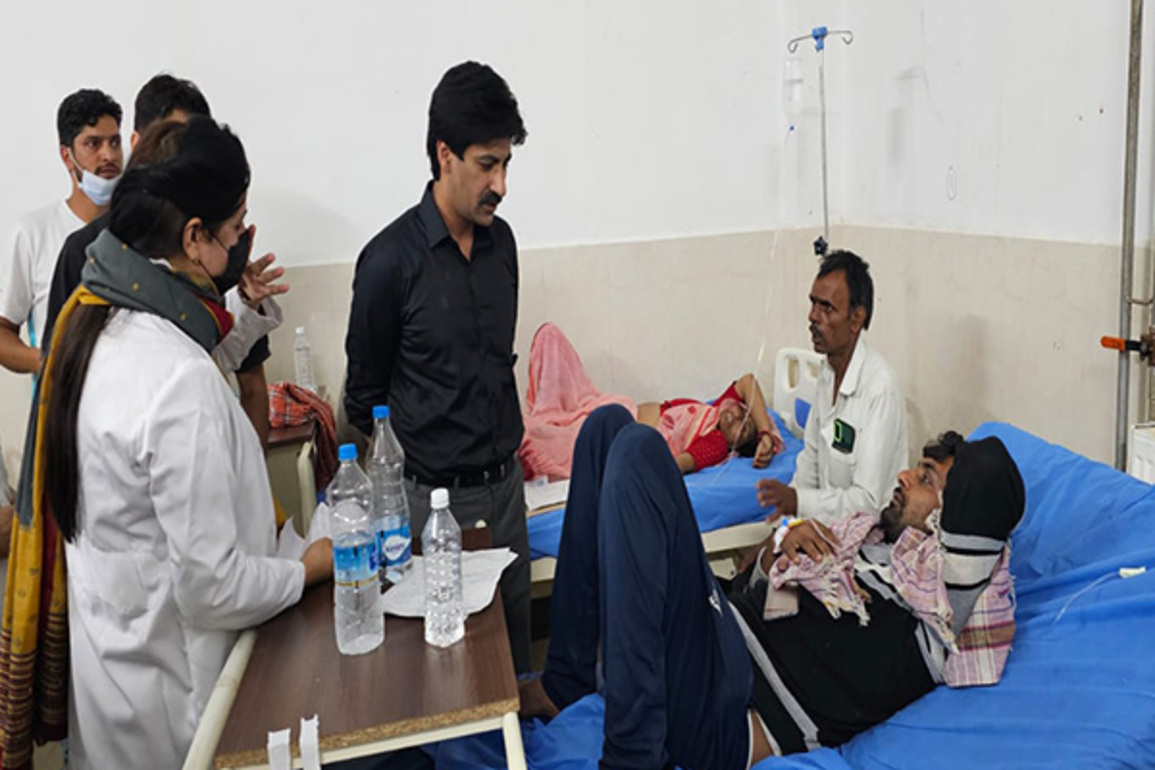 J-K: Anantnag Deputy Commissioner visits GMC, assures support to injured pilgrim