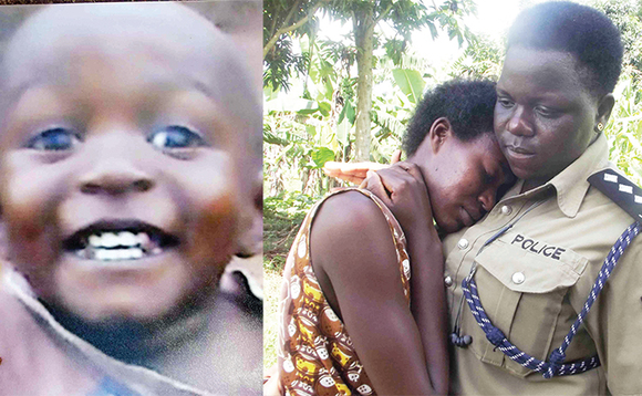Ivan Nabasa eyasangiddwa ng’afudde. Ku ddyo, Akulira poliisi Nyangoma ng’agumya Precious Kyokusima maama wa Nabasa eyafudde. Ivan Nabasa eyasangiddwa ng’afudde. Ku ddyo, Akulira poliisi Nyangoma ng’agumya Precious Kyokusima maama wa Nabasa eyafudde.
