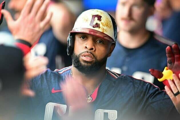 Report: Cubs reach deal with Carlos Santana