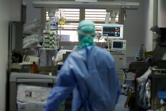 Early in Pandemic, Frantic Doctors Traded Tips Across Oceans