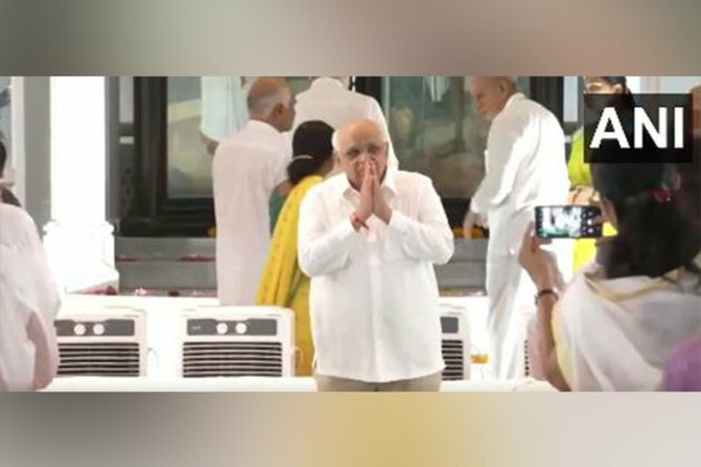 Gujarat CM pays tribute to Mahatma Gandhi at Kirti Mandir in Porbandar