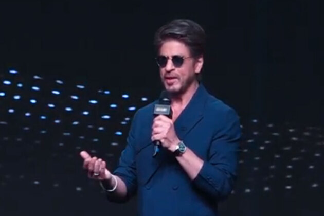 SRK praises Anil Kapoor's 'Subedaar', says he "thoroughly enjoyed" the film