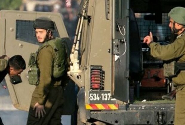 Israeli occupation forces arrest four Palestinians in Ramallah