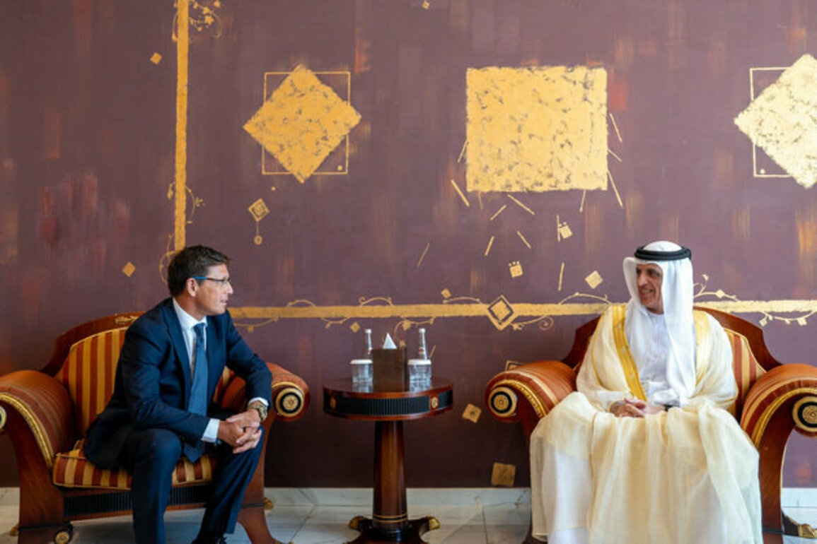 Saud bin Saqr receives Ambassador of Spain