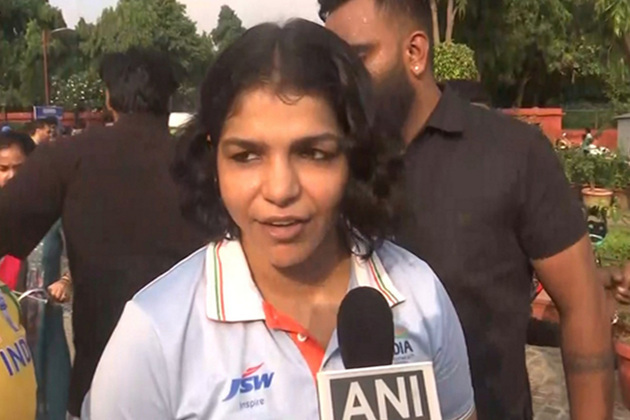 "I request PM, Sports Minister, WFI to take trial of Vinesh": Sakshi Malik backs Vinesh Phogat