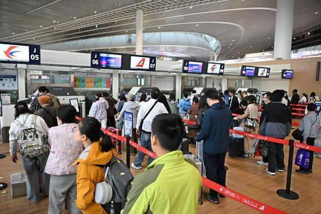 China's civil aviation posts steady growth on rising holiday demand