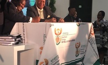 Minister of energy Jeff Radebe signing the 27 IPP agreements