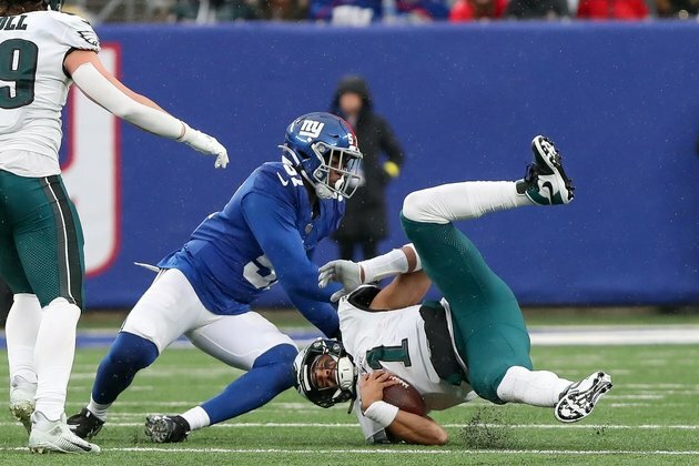 Giants OLB Azeez Ojulari listed as active vs. Eagles