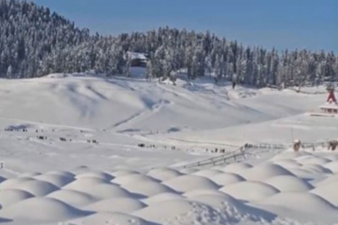 J-K: Fresh snowfall transforms Gulmarg, Bani village while highway remains closed for 2nd day