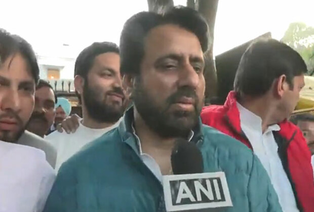 Delhi police to file FIR against AAP MLA Amanatullah Khan, others for allegedly helping accused flee custody