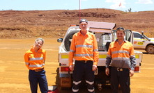  Plotlogic's OreSense in the field in WA. L-R: field technician Marina Auad, senior spectral geologist Dr Richard Murphy, and CEO Andrew Job