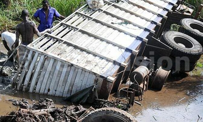 4 killed in Jinja accident, scores injured 4 killed in Jinja accident, scores injured