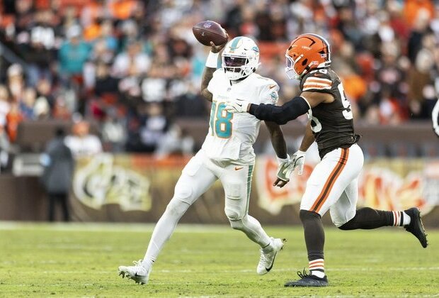 Dolphins defeat Browns to keep playoff hopes alive