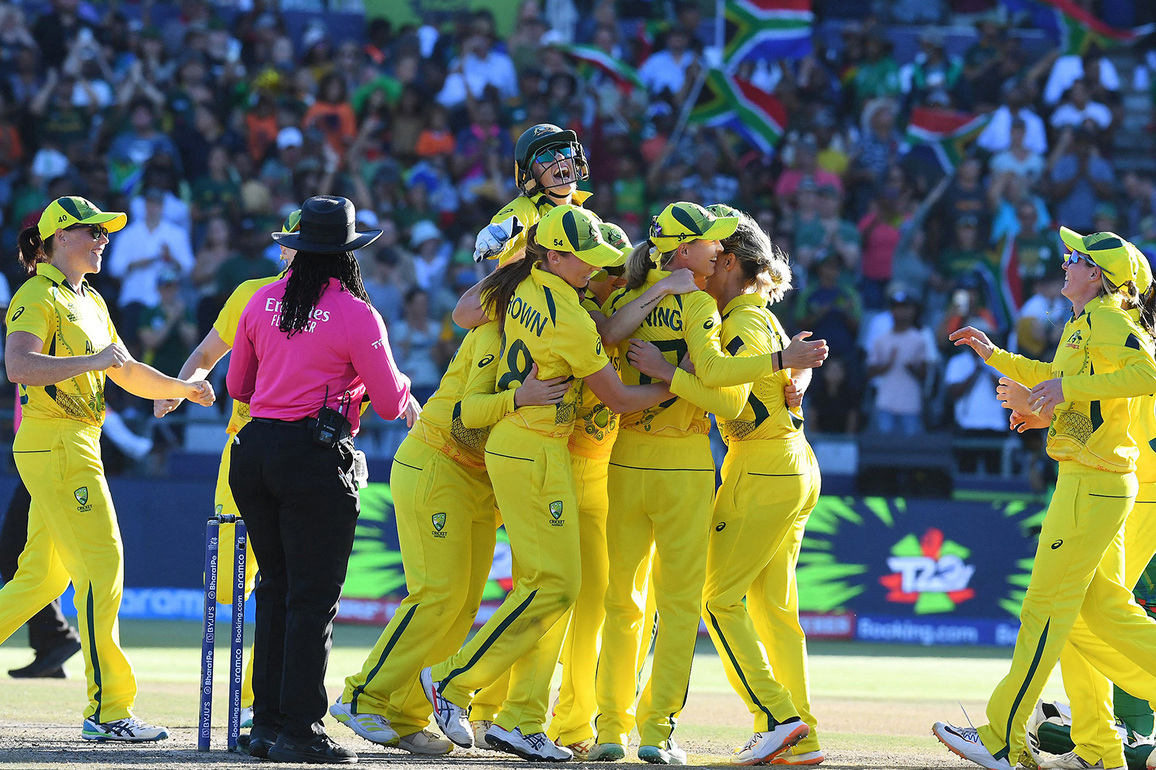 Aussies dominate West Indies to seal three-match ODI series
