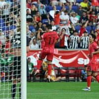 South Korea dispatches United States, 2-0