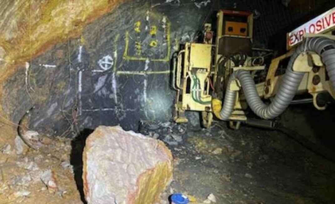The 2-3t rock that fell from the face.