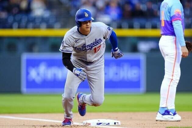 Max Muncy's 2 homers power Dodgers to rout of Rockies