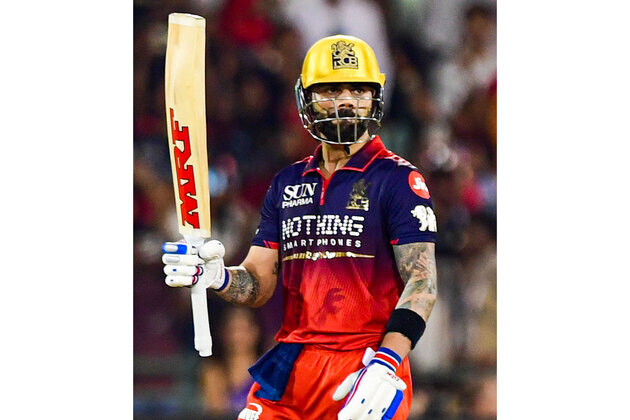 IPL: Virat Kohli becomes first Indian to complete 14000 T20 runs
