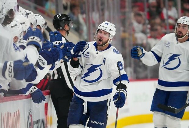 NHL roundup: Nikita Kucherov's hat trick lifts Lightning to win