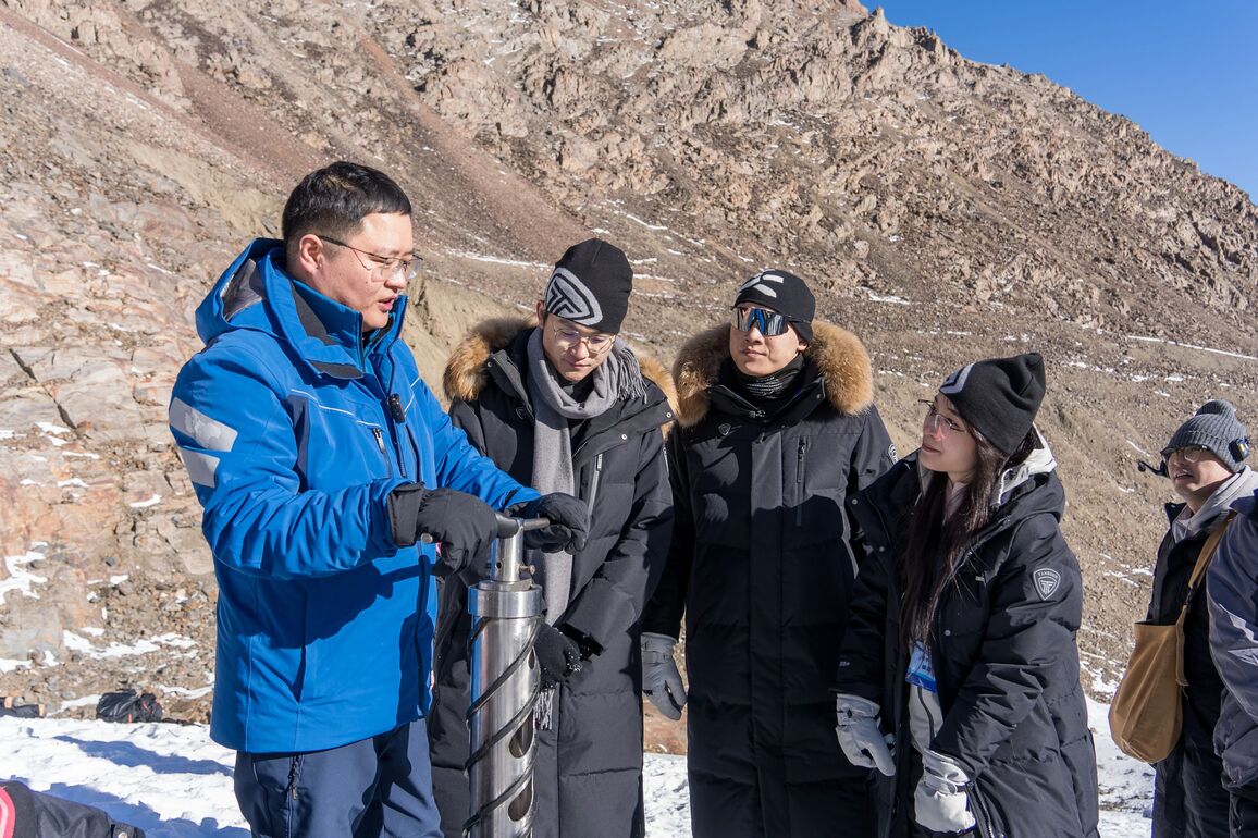 CHINA-XINJIANG-TECH-SAVVY YOUNG CHINESE-GLACIERS-PROTECTION (CN)